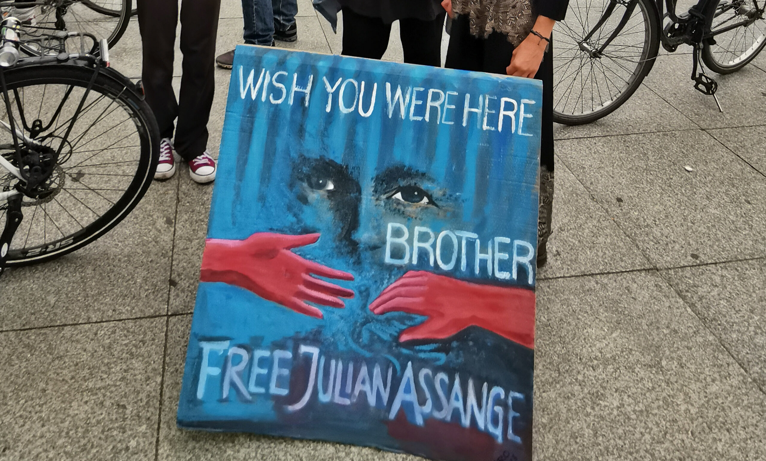 free julian assange
